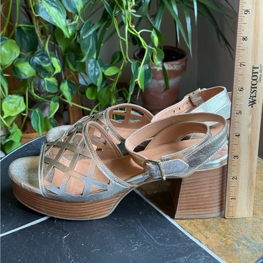 AQUATALIA Gold Platform Sandals‎ SIZE 9
